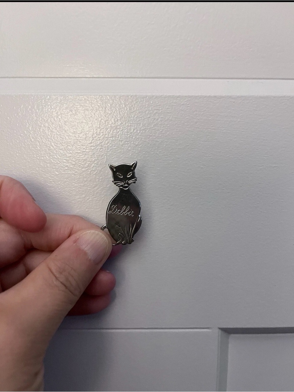 Source Unknown Black Cat Silhouette Brooch with Engraved Detail